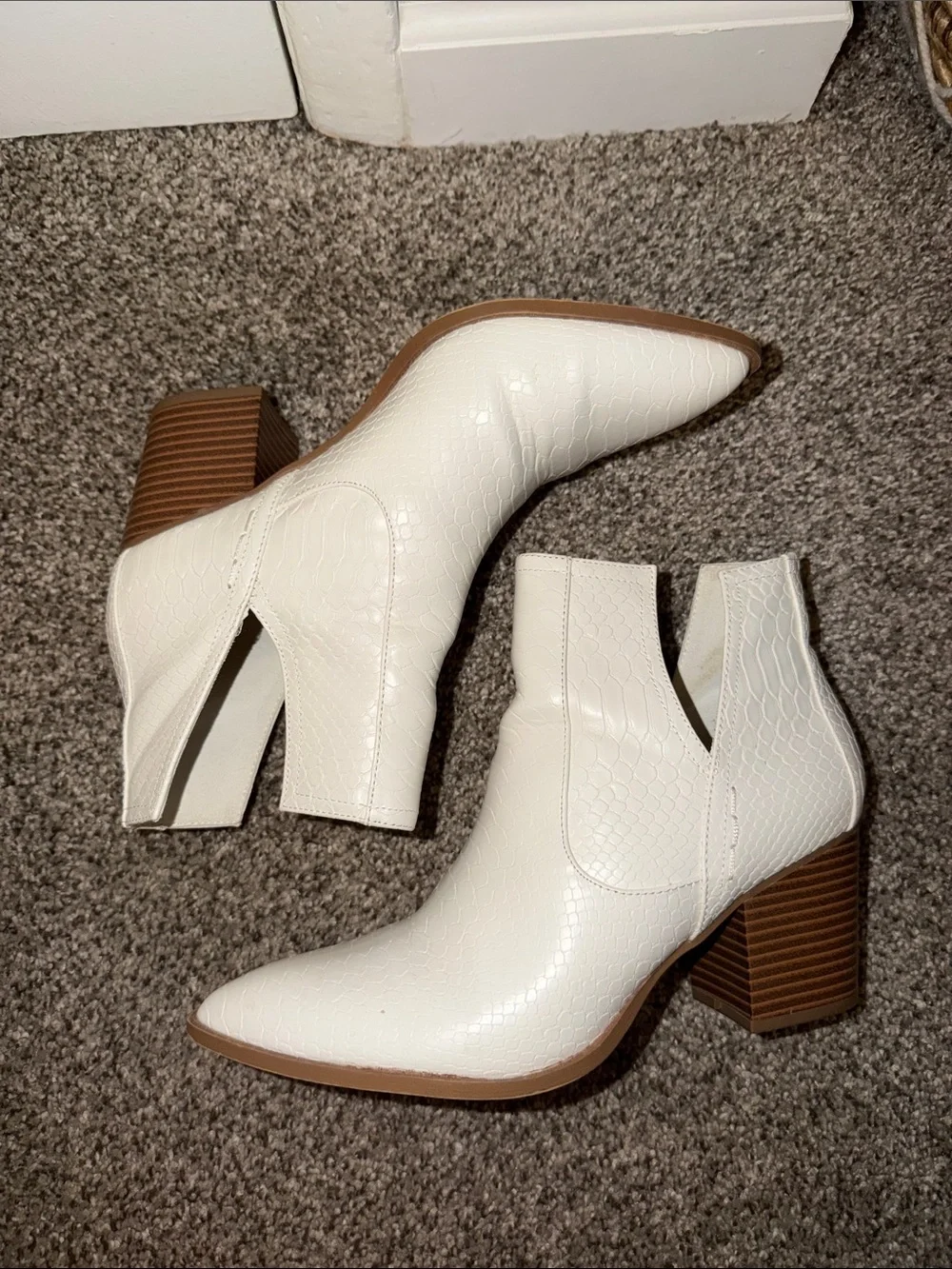 ZBY Women's White Pointed Ankle Booties